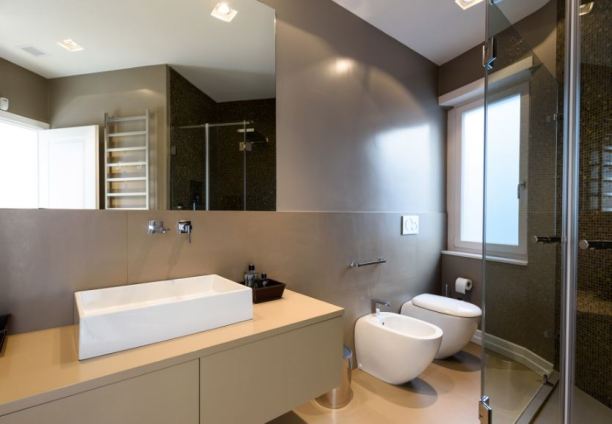 12 Bagno in resina e mosaico